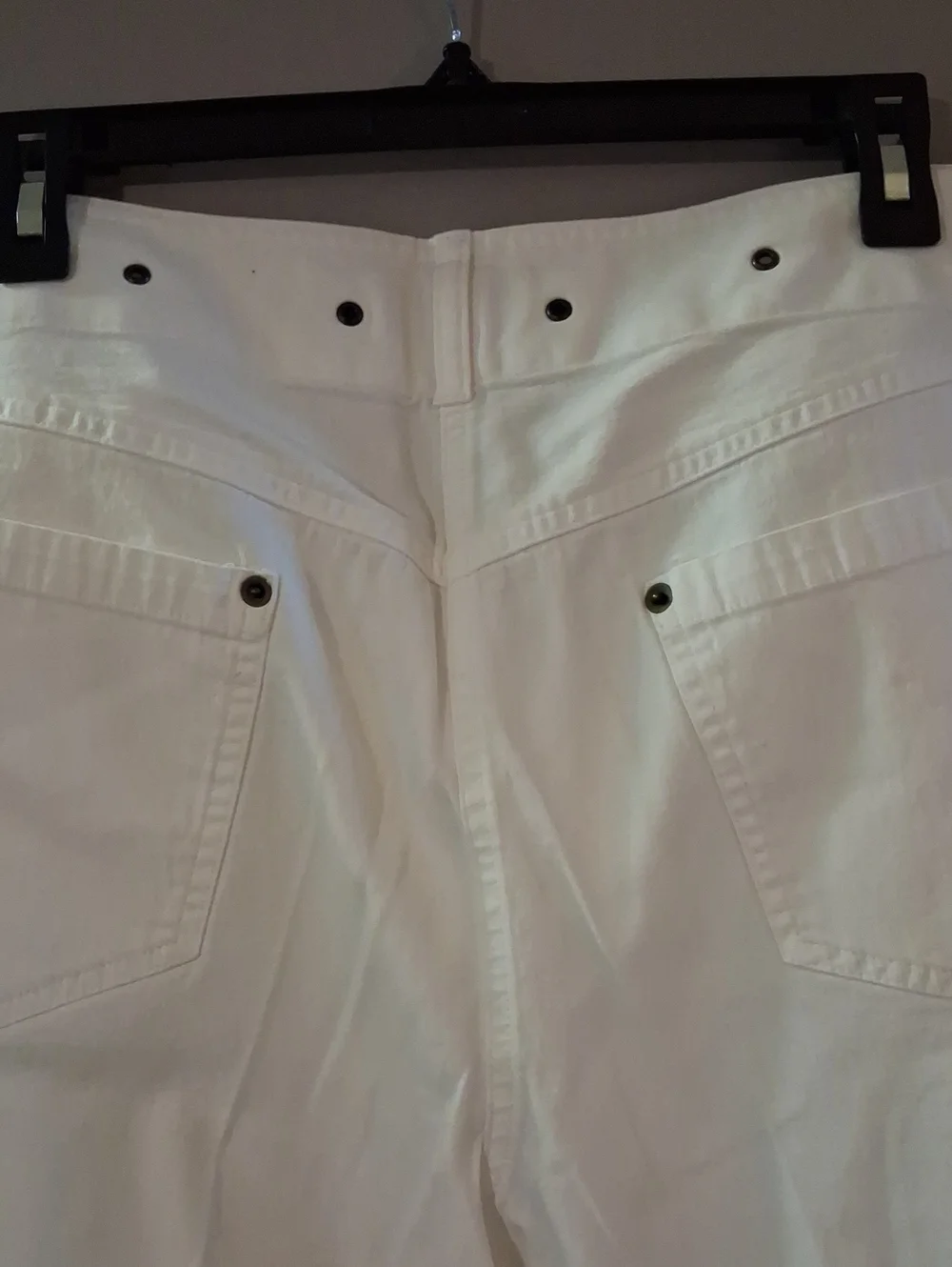 Womens White Cotton Capris